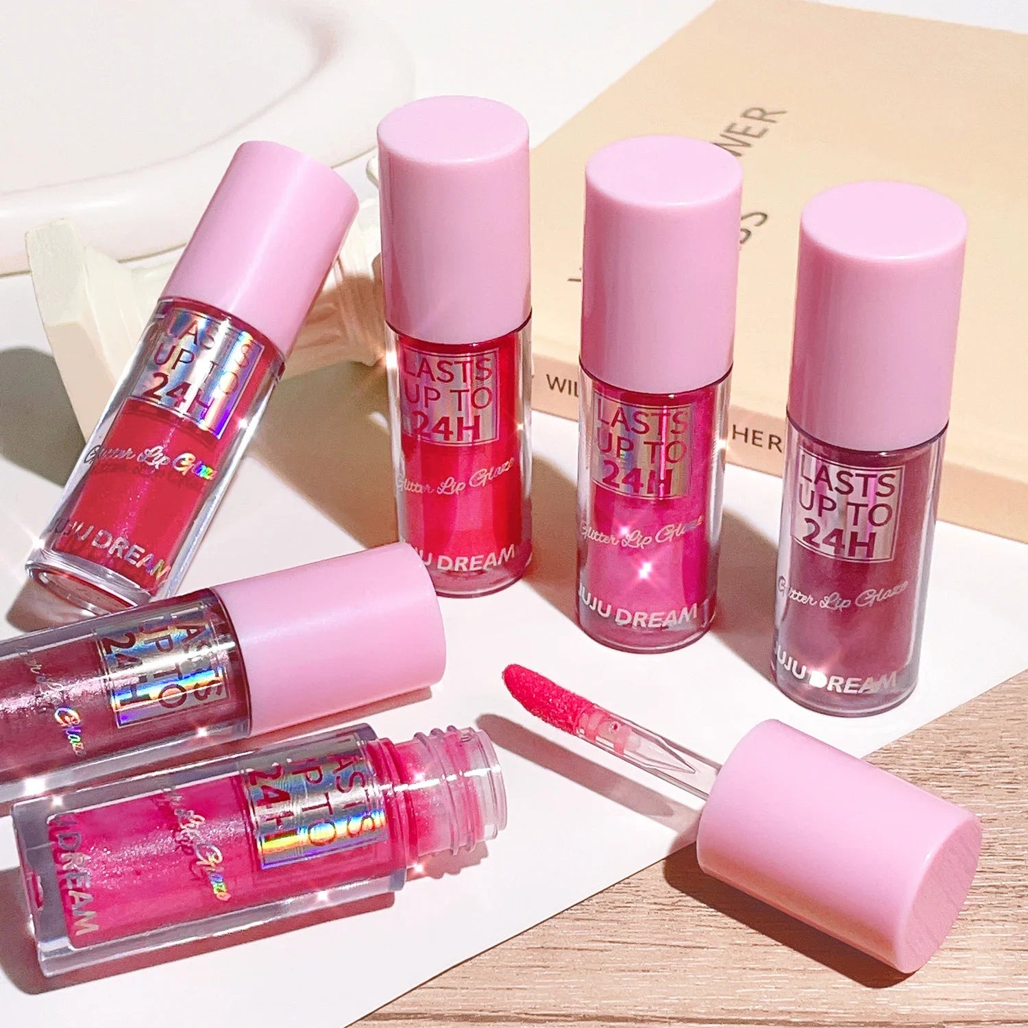 Long-Lasting Lip Gloss - Moisturizing, Lightweight & Sparkling Finish in Classic Red, Elegant Nude & Sweet Pink Shades